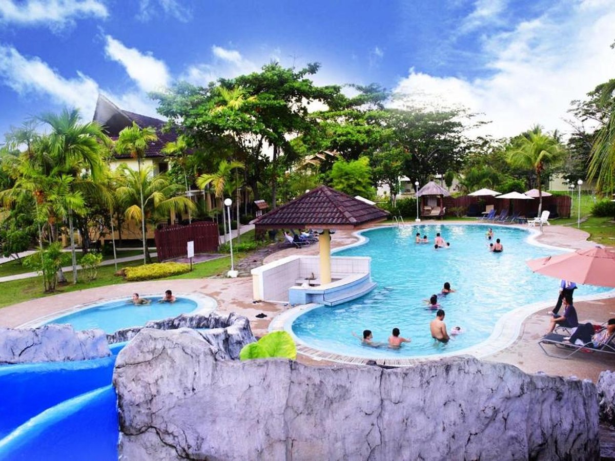 The pool at Beringgis Beach Resort & Spa
