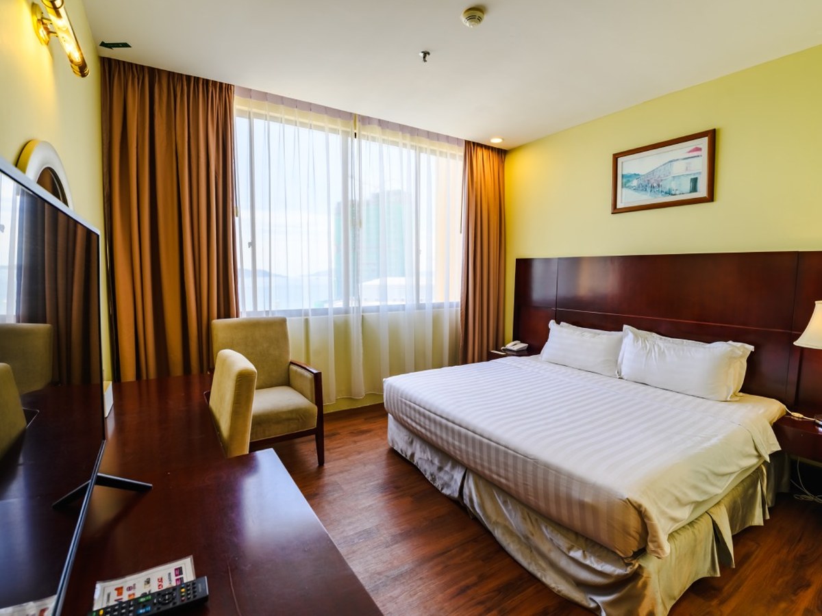 A room at Gaya Centre Hotel