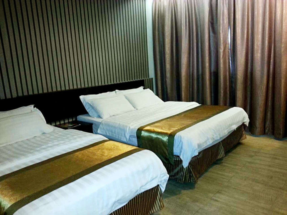 A room at Goldenhill Hotel