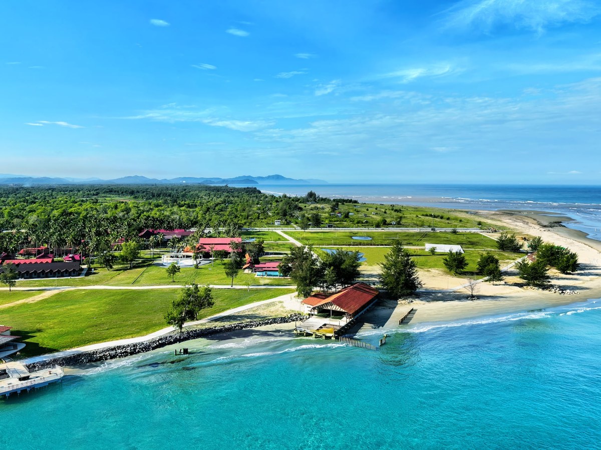 The pool at Hilton Garden Inn Kota Kinabalu Tuaran