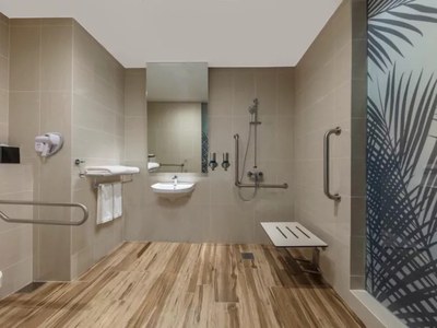 Holiday Inn Express Kota Kinabalu City Centre