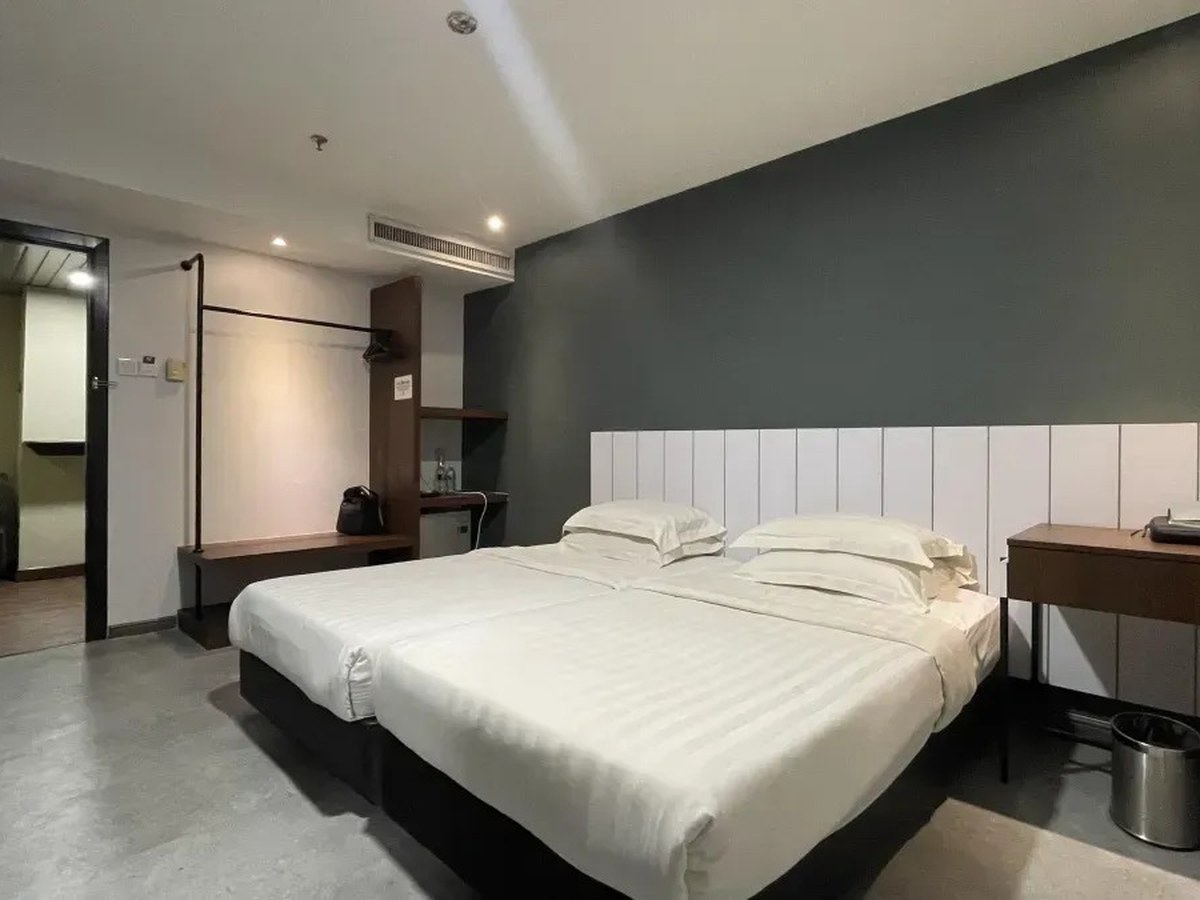 A room at Kinabalu Daya Hotel